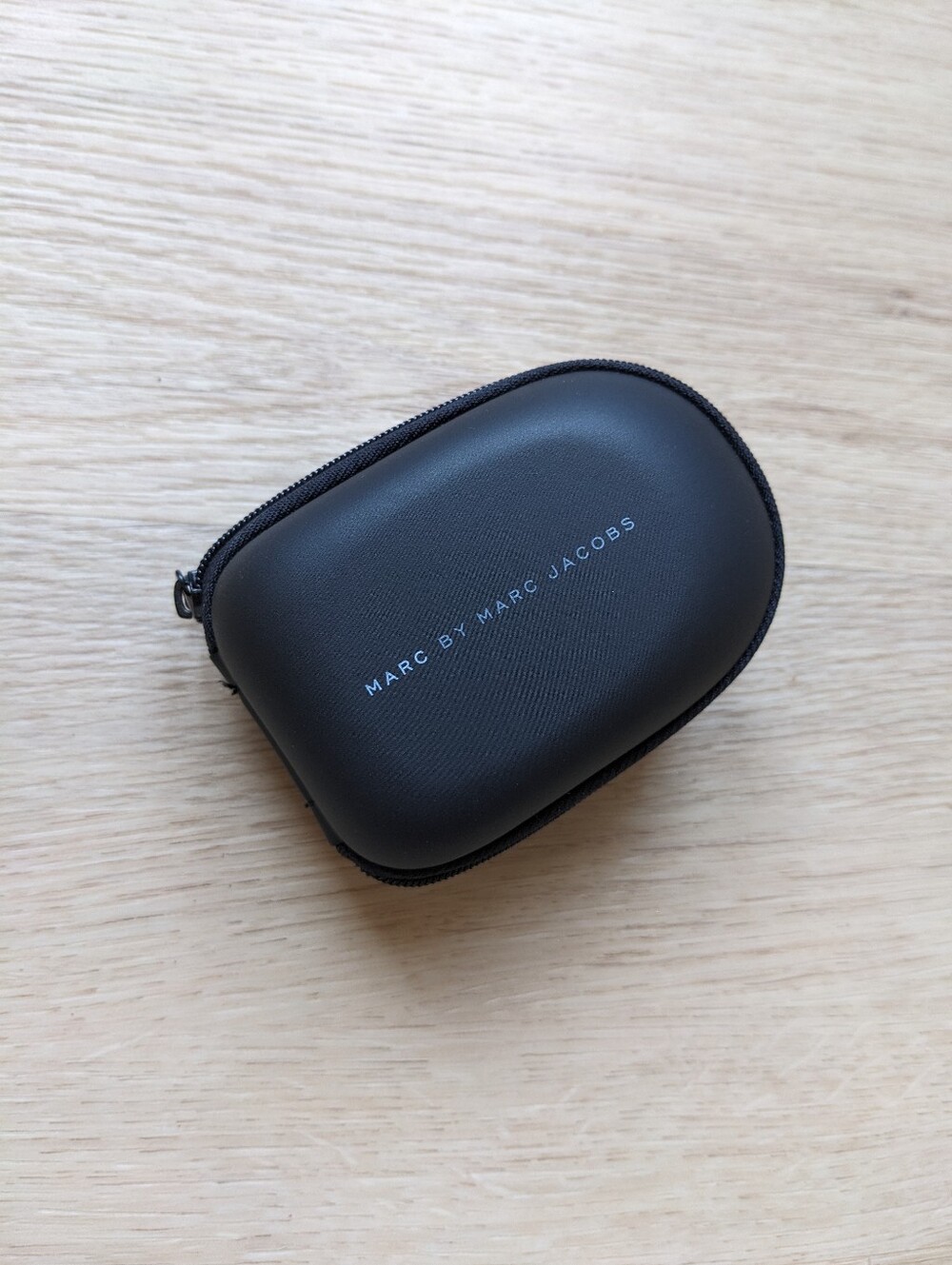 Marc by Marc Jacobs Black Hard Shell Zipper Folded Sunglasses Case